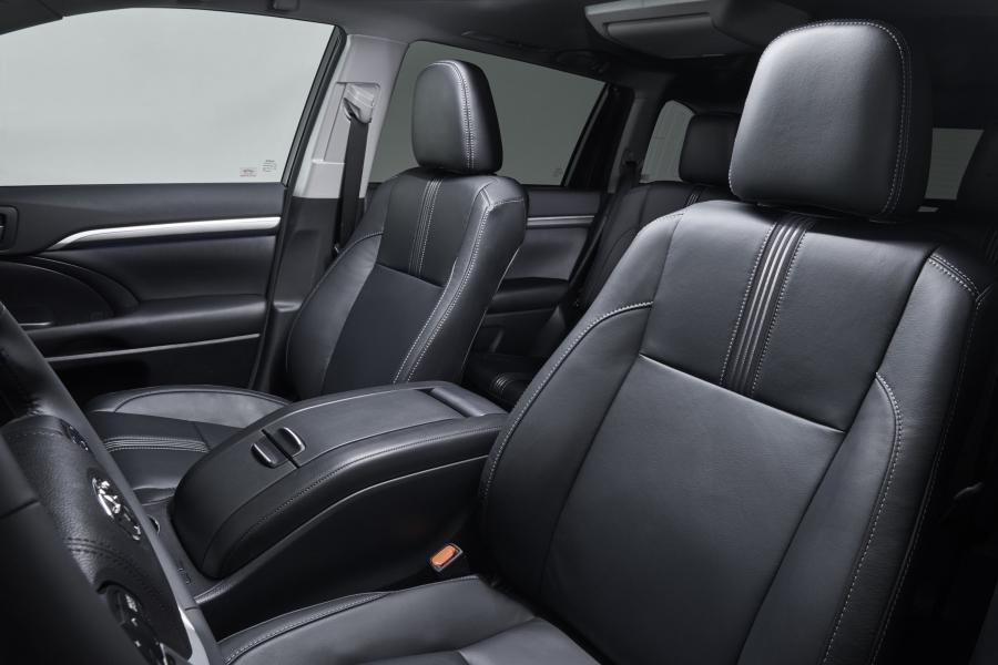 Интерьер Toyota Highlander SE 2016 года  (фото 16 из 16)